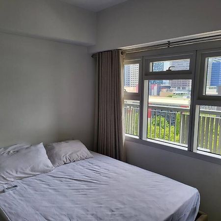 Luxury @ Bgc Sleeps 6 Comfortably Fast Wifi Pool! Apartment มะนิลา ภายนอก รูปภาพ