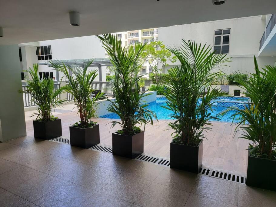 Luxury @ Bgc Sleeps 6 Comfortably Fast Wifi Pool! Apartment มะนิลา ภายนอก รูปภาพ