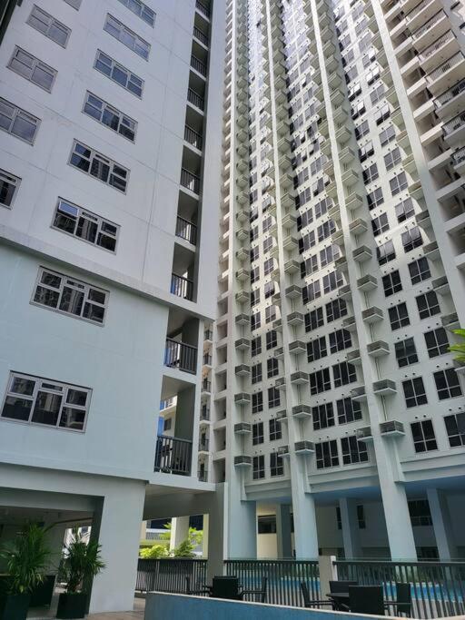 Luxury @ Bgc Sleeps 6 Comfortably Fast Wifi Pool! Apartment มะนิลา ภายนอก รูปภาพ
