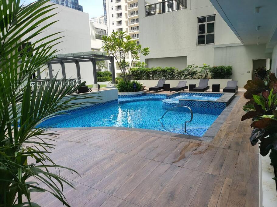Luxury @ Bgc Sleeps 6 Comfortably Fast Wifi Pool! Apartment มะนิลา ภายนอก รูปภาพ