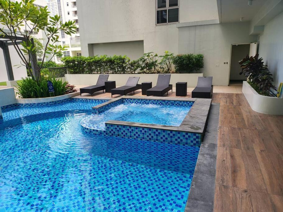 Luxury @ Bgc Sleeps 6 Comfortably Fast Wifi Pool! Apartment มะนิลา ภายนอก รูปภาพ