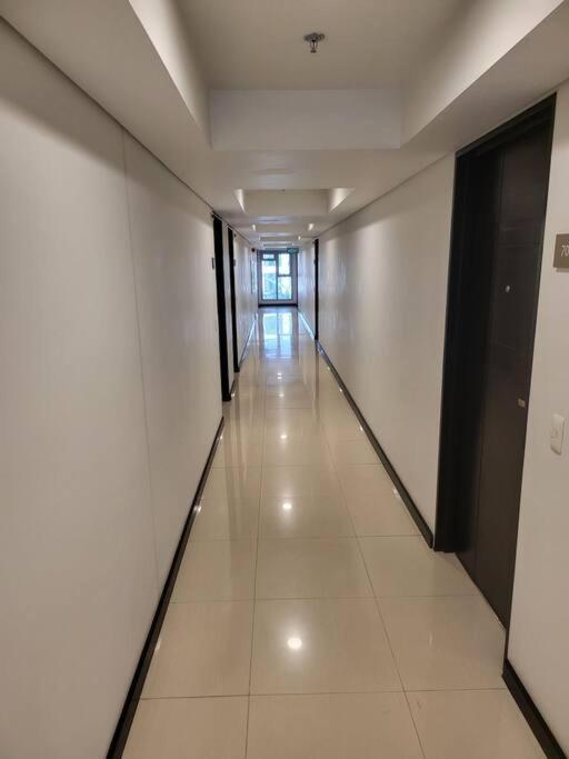 Luxury @ Bgc Sleeps 6 Comfortably Fast Wifi Pool! Apartment มะนิลา ภายนอก รูปภาพ