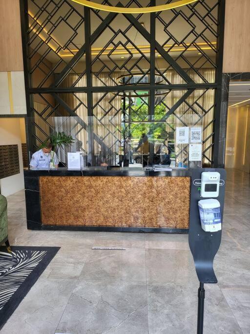 Luxury @ Bgc Sleeps 6 Comfortably Fast Wifi Pool! Apartment มะนิลา ภายนอก รูปภาพ