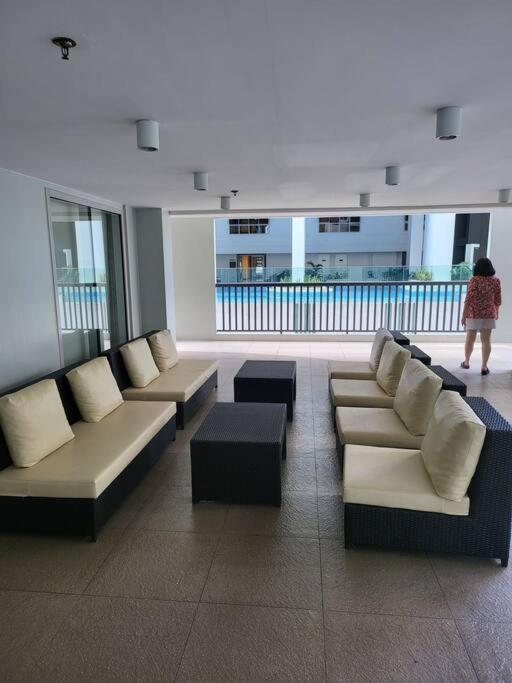 Luxury @ Bgc Sleeps 6 Comfortably Fast Wifi Pool! Apartment มะนิลา ภายนอก รูปภาพ
