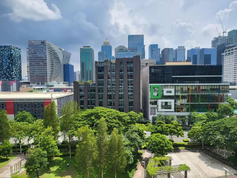 Luxury @ Bgc Sleeps 6 Comfortably Fast Wifi Pool! Apartment มะนิลา ภายนอก รูปภาพ