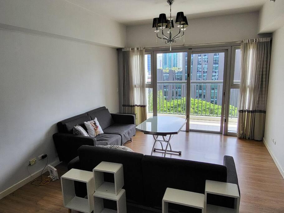 Luxury @ Bgc Sleeps 6 Comfortably Fast Wifi Pool! Apartment มะนิลา ภายนอก รูปภาพ