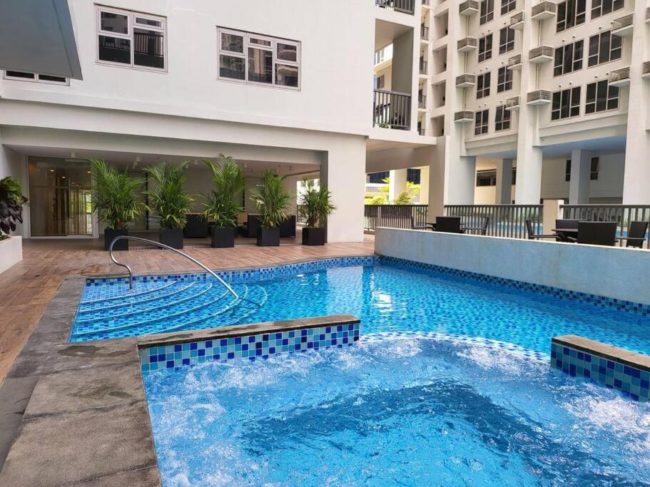 Luxury @ Bgc Sleeps 6 Comfortably Fast Wifi Pool! Apartment มะนิลา ภายนอก รูปภาพ