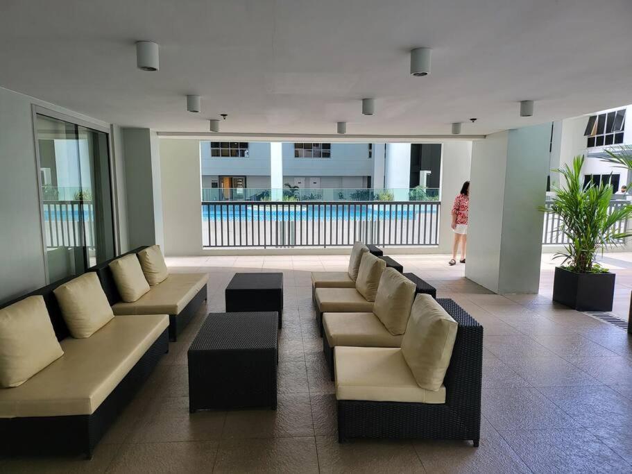 Luxury @ Bgc Sleeps 6 Comfortably Fast Wifi Pool! Apartment มะนิลา ภายนอก รูปภาพ