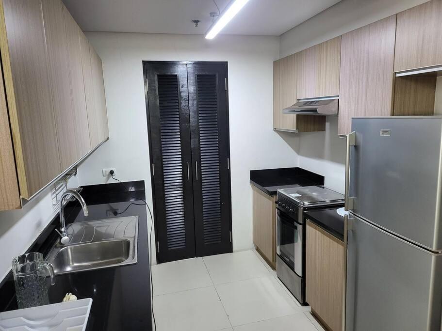 Luxury @ Bgc Sleeps 6 Comfortably Fast Wifi Pool! Apartment มะนิลา ภายนอก รูปภาพ