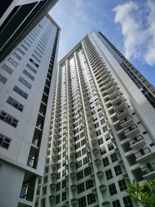 Luxury @ Bgc Sleeps 6 Comfortably Fast Wifi Pool! Apartment มะนิลา ภายนอก รูปภาพ